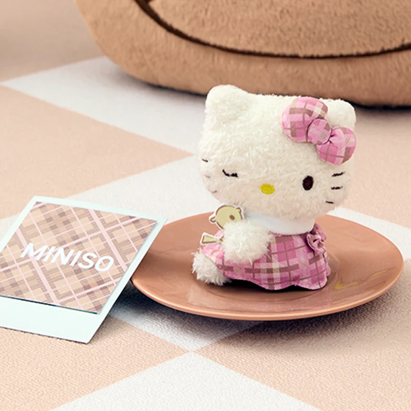 

Sanrio Hello Kitty Retro Plaid Side Pose Keychain - Cute Vintage Style Collectible Charm Fashion Accessory Gift for Women Girls