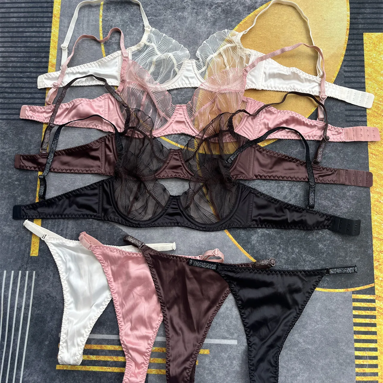 

Кружевное нижнее белье, сексуальный прозрачный эротический бюстгальтер, женский ультратонкий комплект с большой грудью, маленькое нижнее белье, комплект с бюстгальтером для горячих девушек