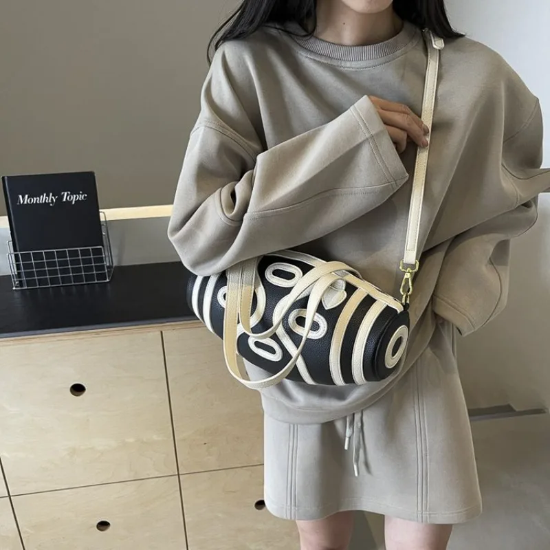 

New Style High-End Crossbody Bag - Exquisite Niche Trendy Design for Girls' Fashionable Sweet Retro Daily Outfits Use