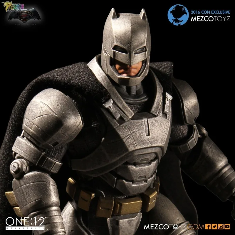 Mezco Toyz Oryginalna seria Batman kontra Superman Batman Heavy Armor Edition Anime Figurka Model Zabawki Ozdoby Prezenty dla chłopców