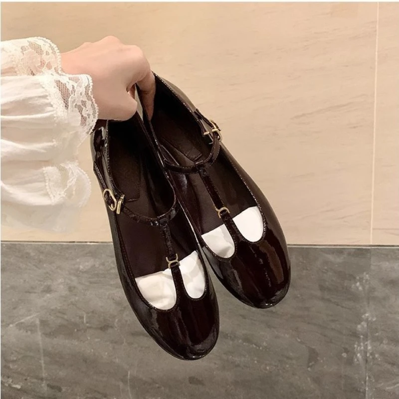 T-strap Mary Janes Shoes Women Patent Leather Elegant Black Ballet Flats Shoes Female Shiny Glossy Buckle Strap Pumps Loafers
