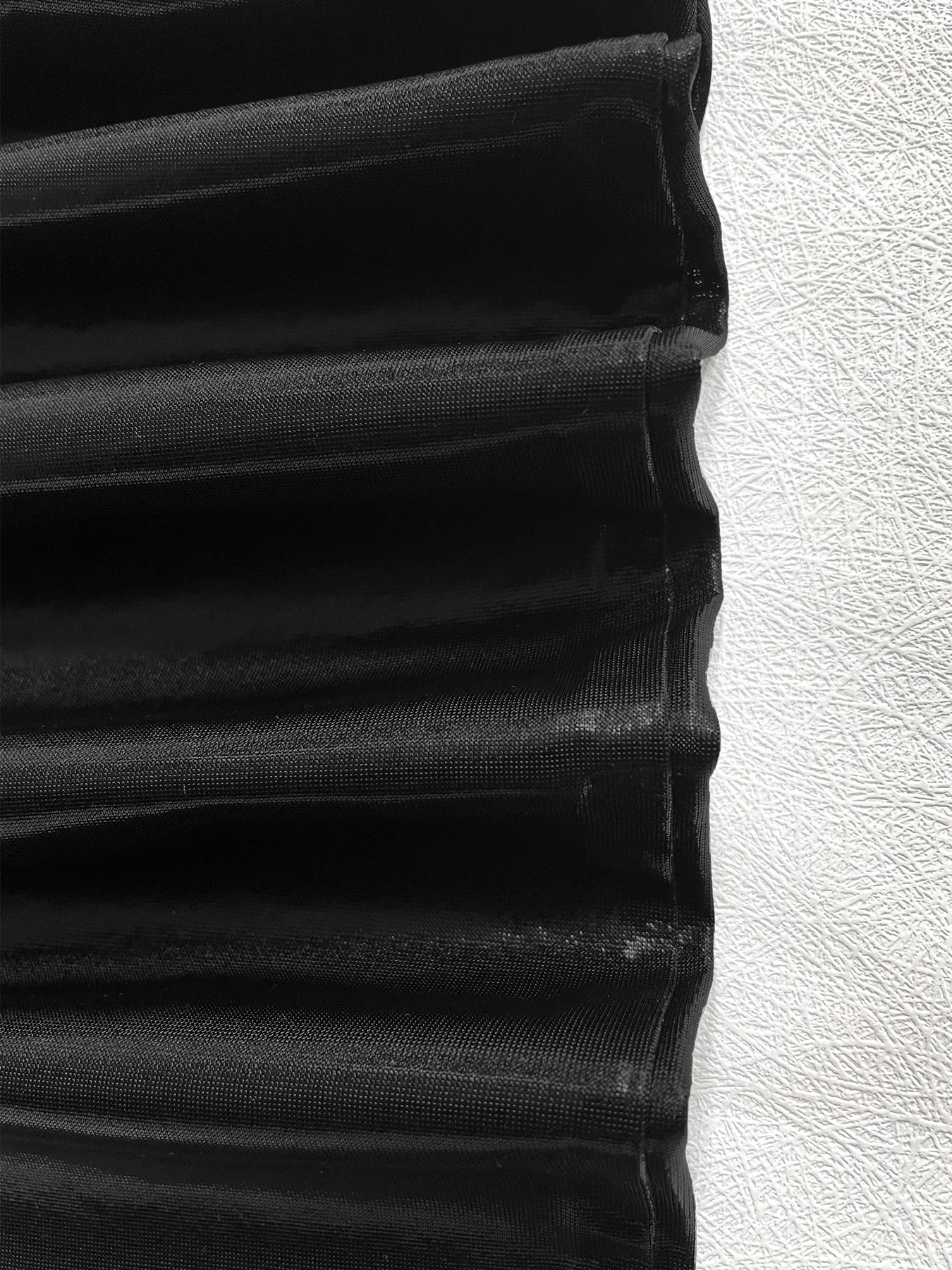Hochgeschlossenes Metallic-Glänzendes Damen-Minikleid Ärmelloses Bodycon-Party-Club-Kurzkleid – Detail 6