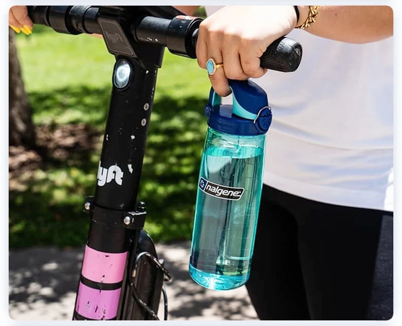 Nalgene 700ml Trinkflasche mit Klappverschluss, robuste Tritan-Sportflasche, auslaufsicher, geeignet für Camping, Wandern, Fitness, Reisen – Detail 15
