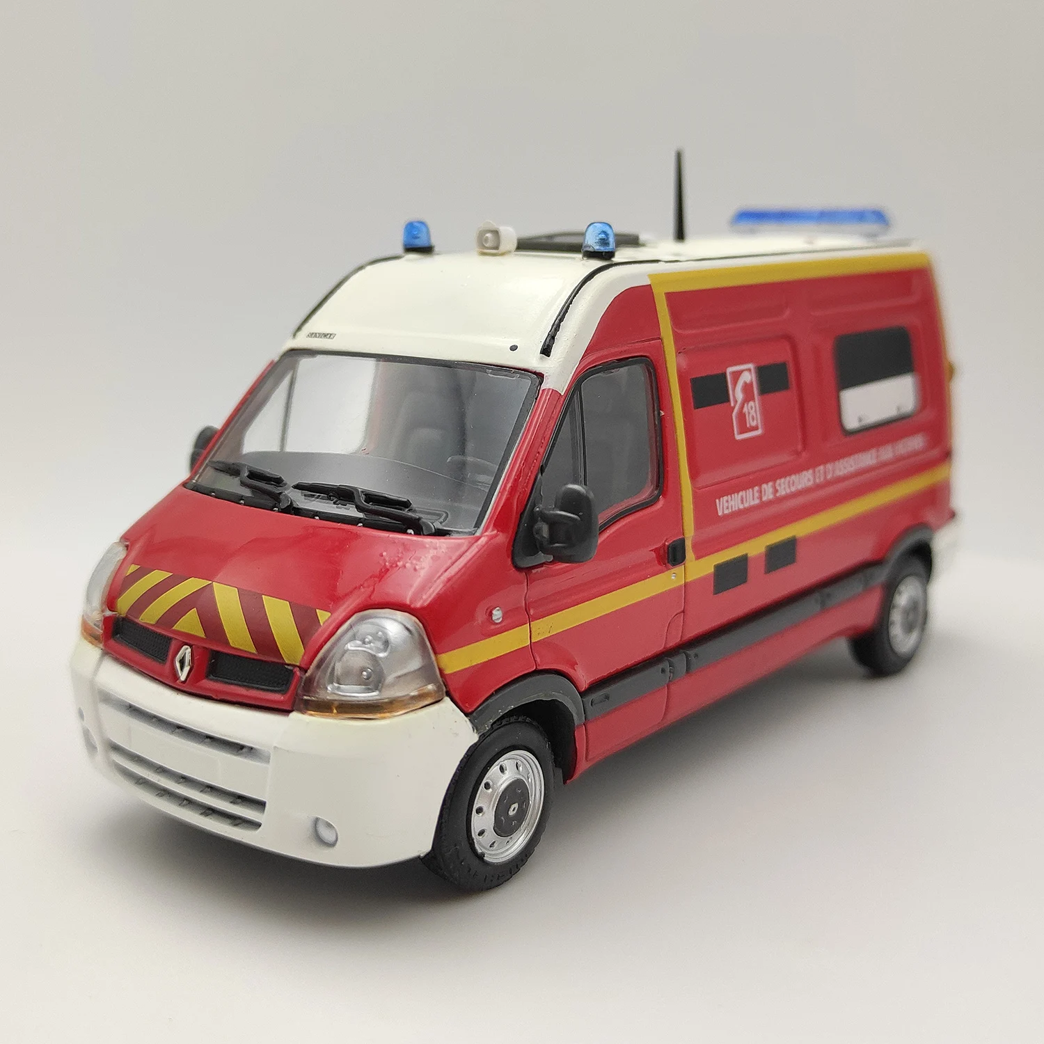 1:43 Scale Diecast Alloy Renault Van Rescue Vehicle Toys Cars Model Classics Nostalgia Adult Souvenir Gifts Static Display