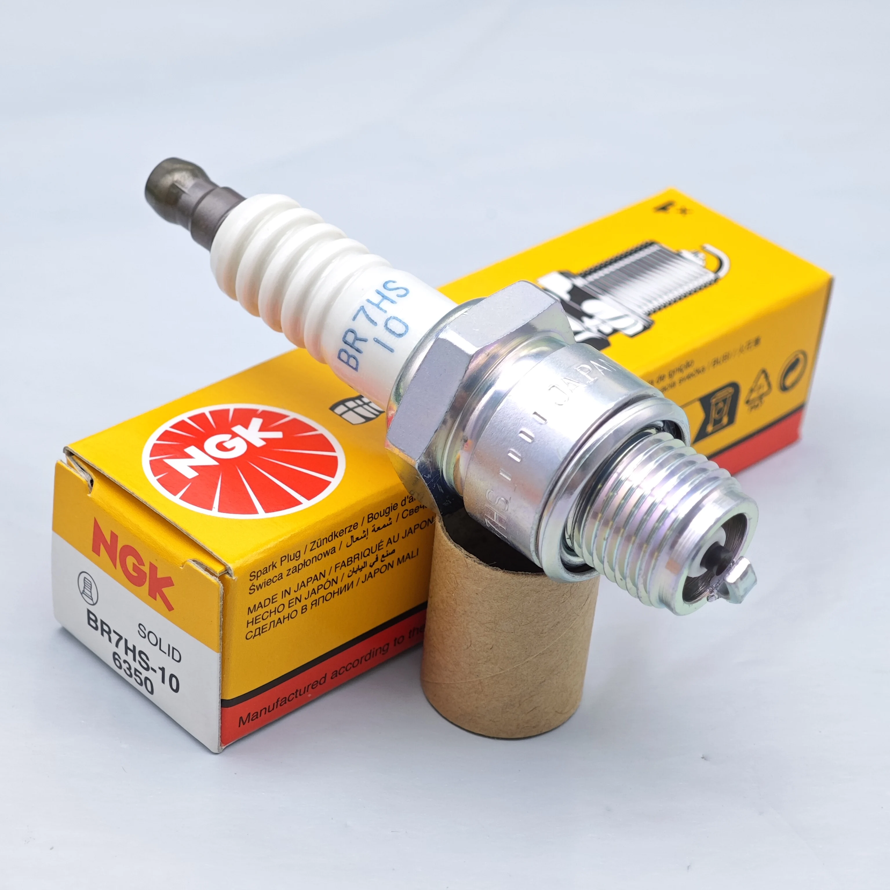 1pcs Original NGK Spark Plug BR7HS-10 For Two Stroke Lifeboat Yamaha Outboard Engine Yacht Speedboat Aft Engine DIO