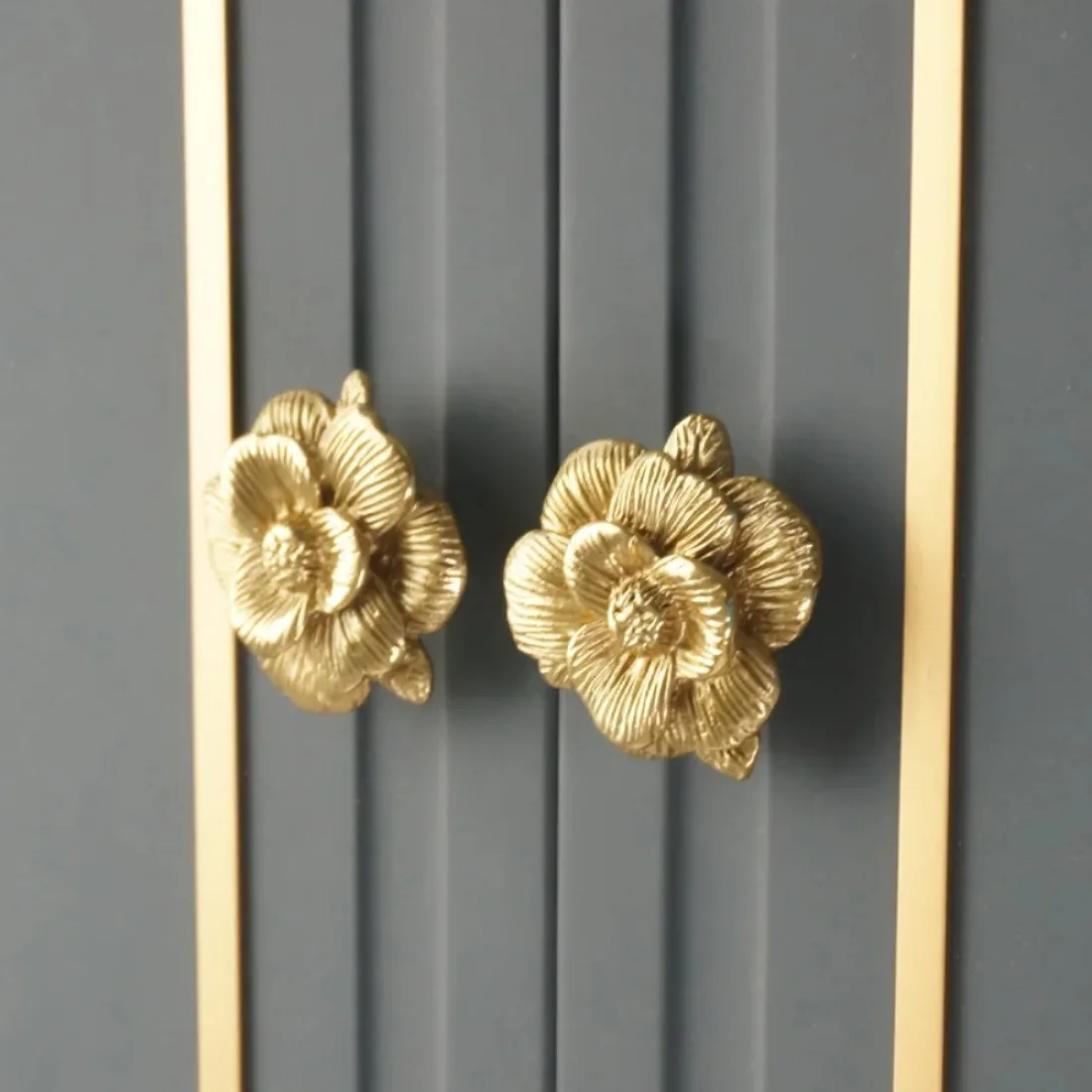 Single Hole Solid Brass Knobs for Furniture Blooming Rose Knobs and Handles for Drawers Dresser Shoe Cabinets Handle