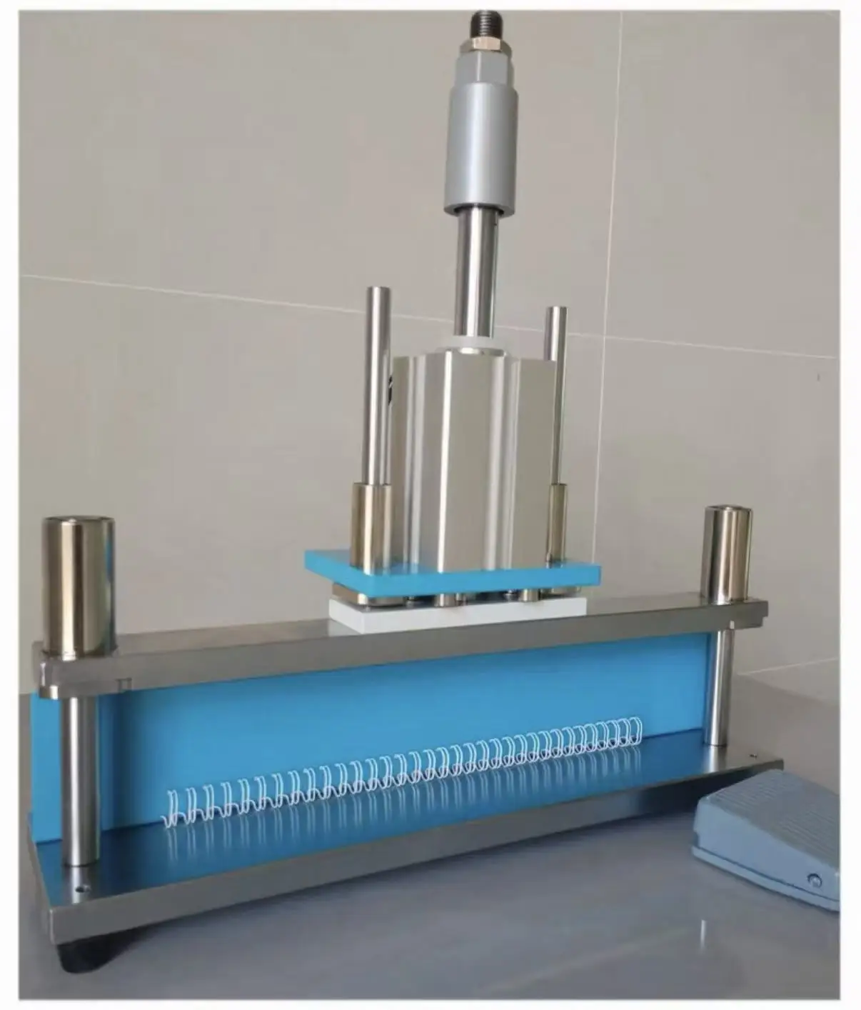 400mm Pneumatic Double Loop Wire Binding Machine - High Efficiency for Small Calendar/Notebook Teaching tools