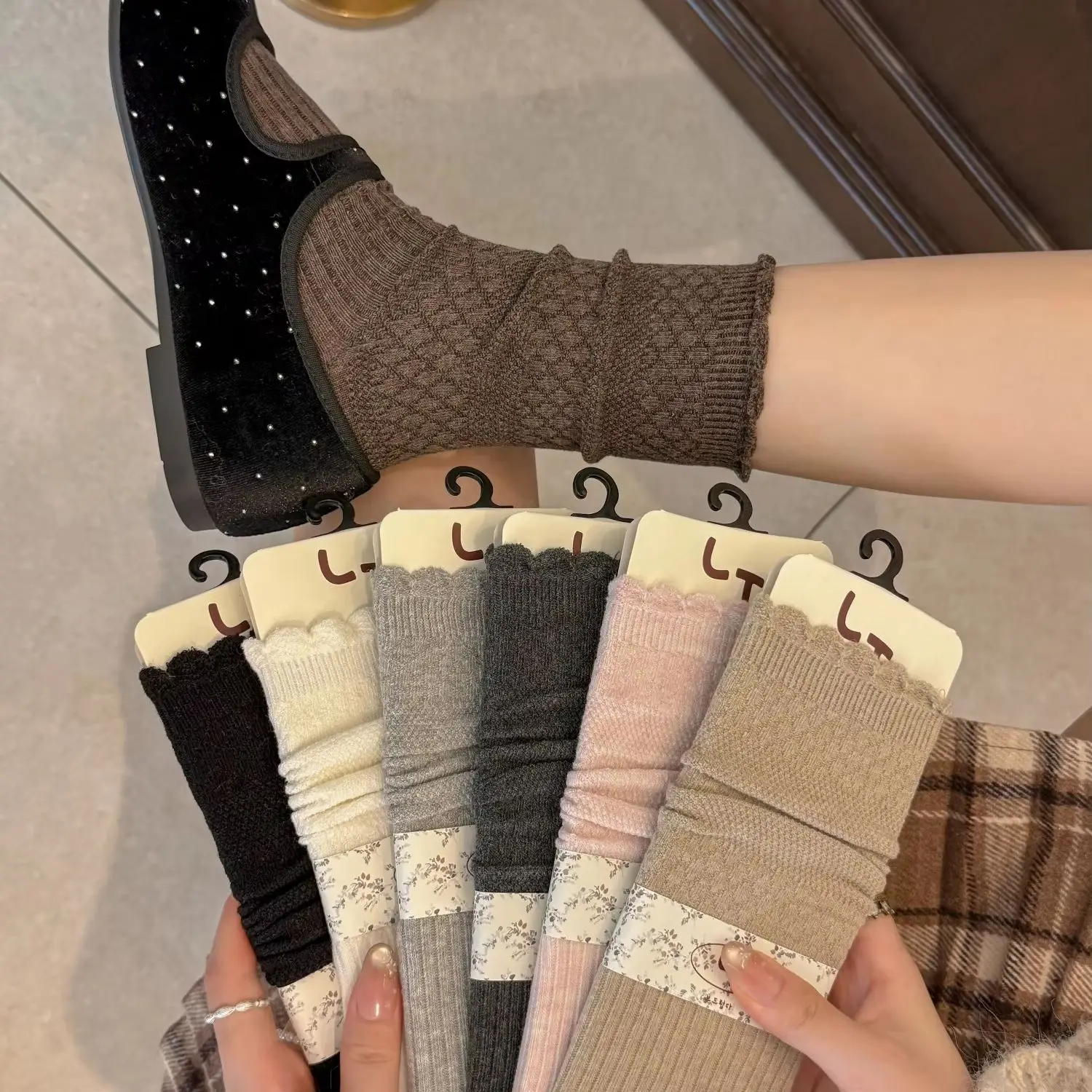 Women Socks New Arrival Autumn Winter Gentle Textured Plaid Ruffle Trim Slouch Socks Vintage Mary Jane Crew Cotton Socks`