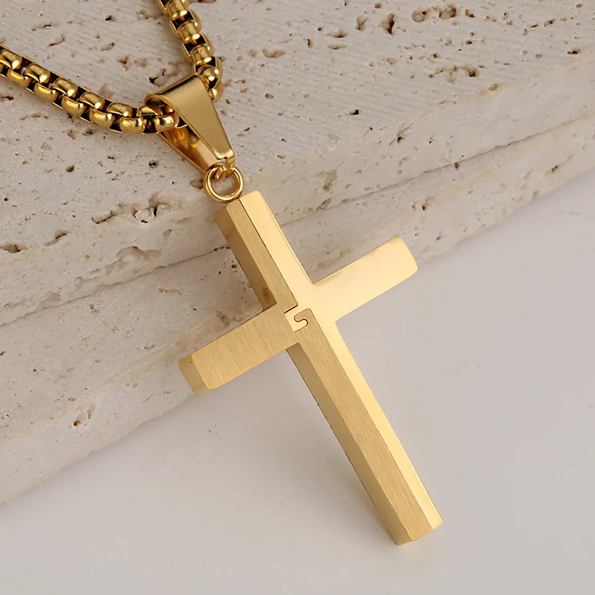 

Niche Design Sense Stainless Steel Simple Fashion Personality Cross Neutral Style Pendant Necklace for Women and Men
