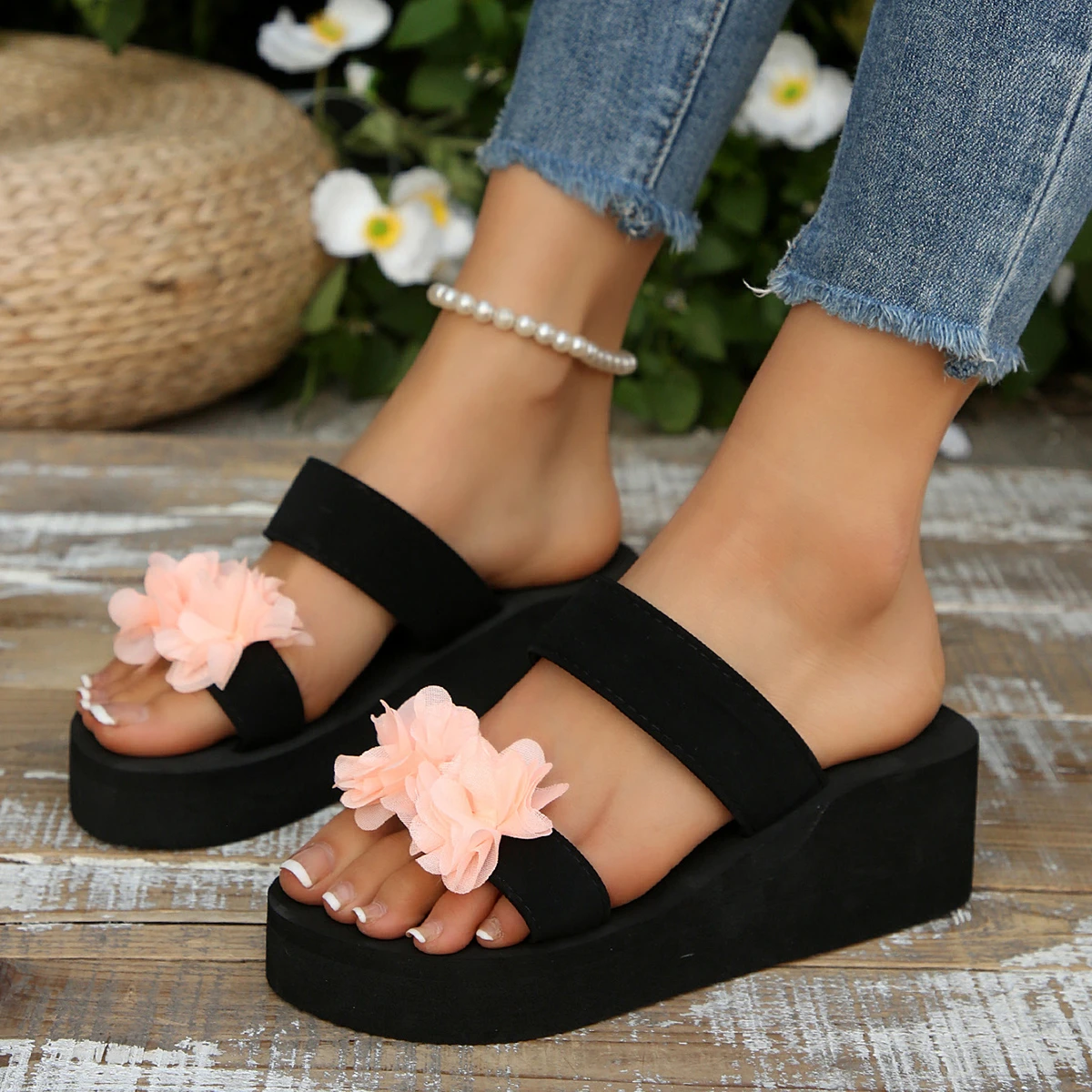 New Large Thick Bottom Lightweight One Word Slippers for Women, Flower Slope Heels, Casual Beach, Women's Coolers