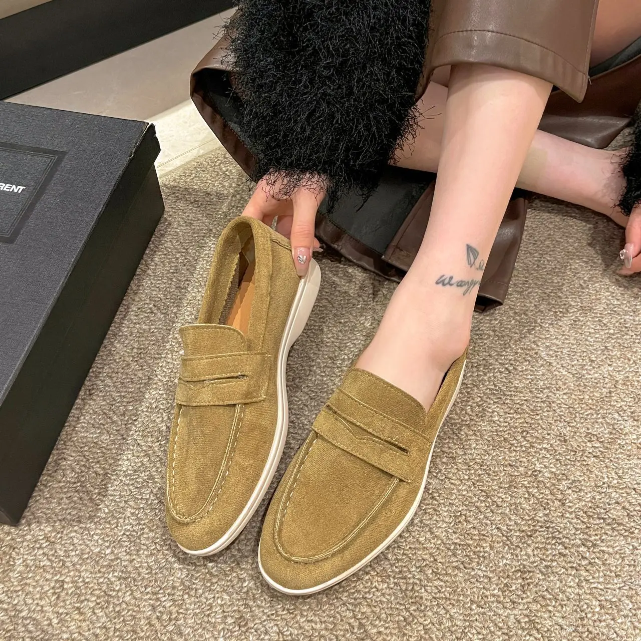 Women Flats 2024 New Fashion Suede Outdoor Causal Walk Shoes Slip-on Lazy Loafers Woman Moccasin Comfortable Mules Driving Shoes