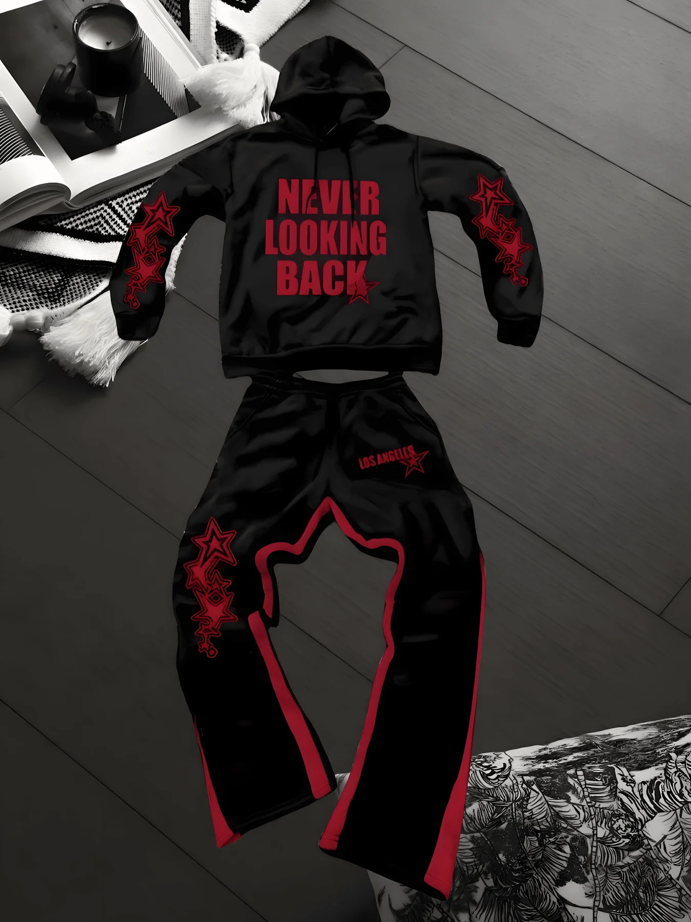 

Black Men’s Two-Piece Hoodie And Jogger Set With Bold Red “Never Looking Back” Text And Star Motifs, Retro Streetwear For Fall