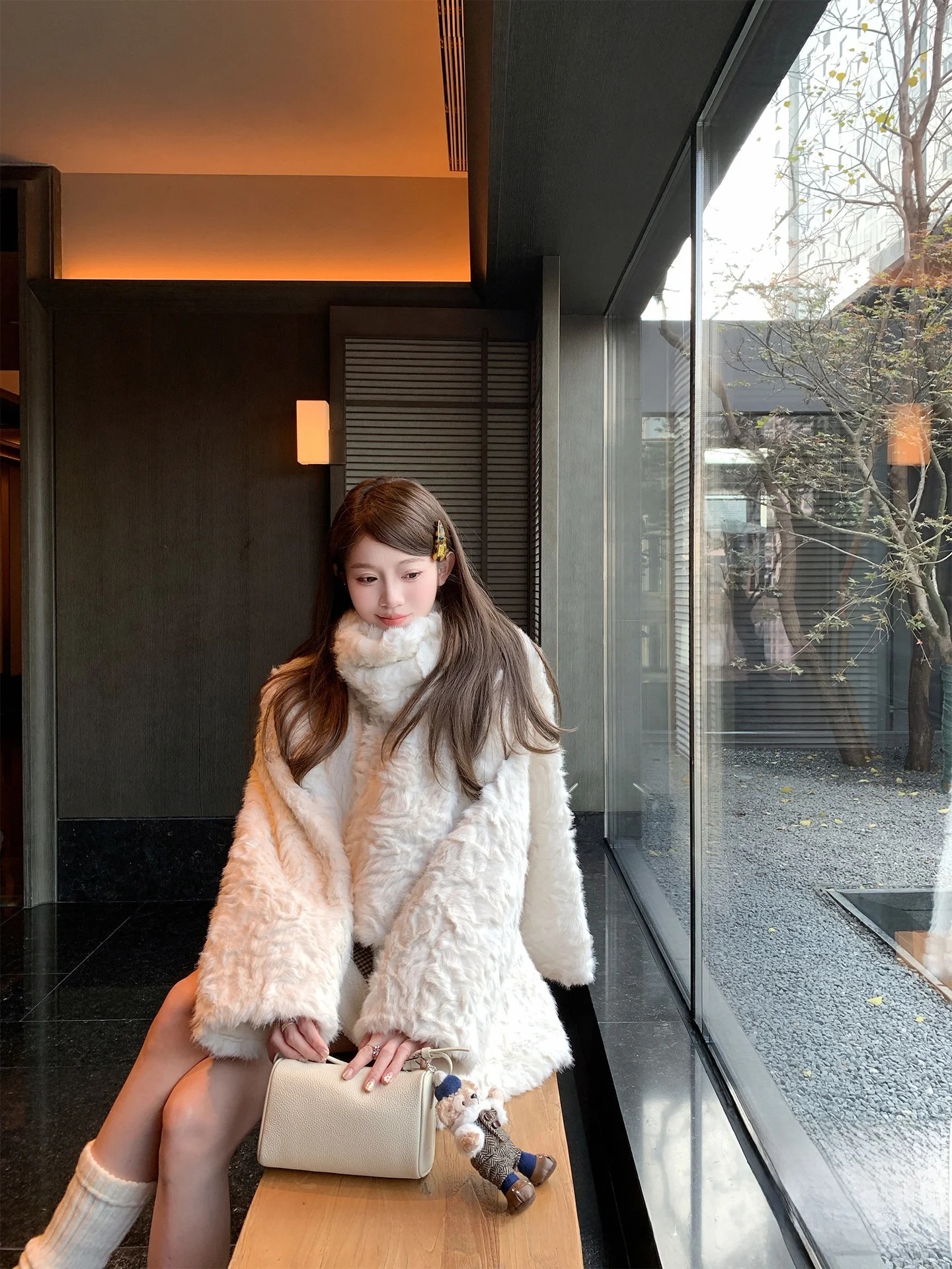 

FF BLUE Coconut Milk Cloud Two-Tone Lamb Fur Jacket Korean Style Winter Warmth Integrated Leather And Fur Outerwear for Women