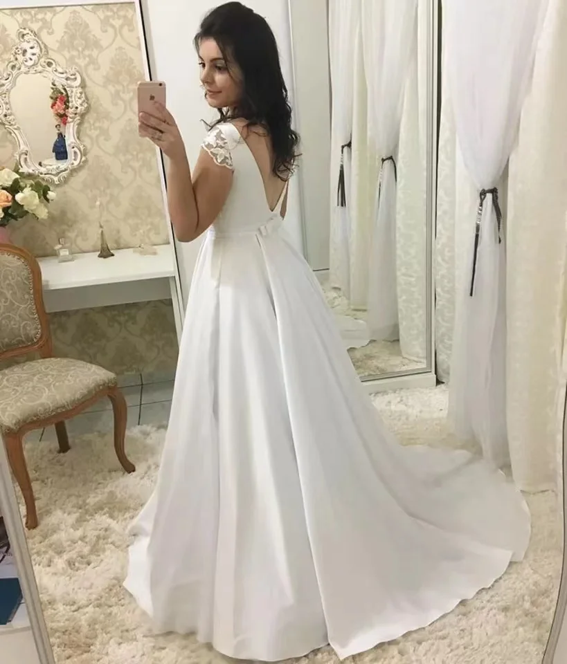 Simples mais tamanho branco a linha vestidos de casamento rendas boné manga feito sob encomenda colher pescoço cetim nupcial vestidos de casamento trem varredura