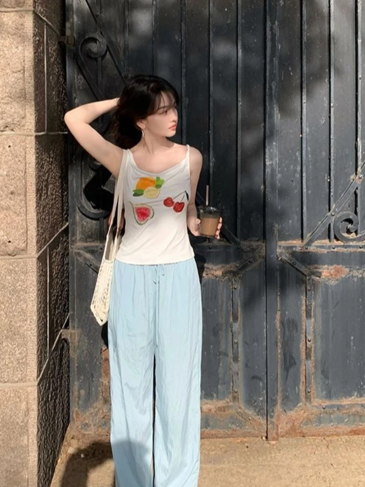 เสื้อกล้ามคอวีพิมพ์ลายผลไม้สีสันสดใสสไตล์อเมริกันหวานซ่อนเปรี้ยวสำหรับผู้หญิง