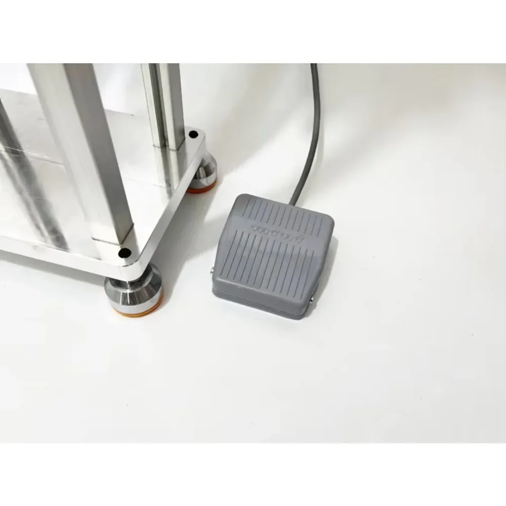 Small household vertical injection molding machine USB charging head power switch plug plastic product forming machine