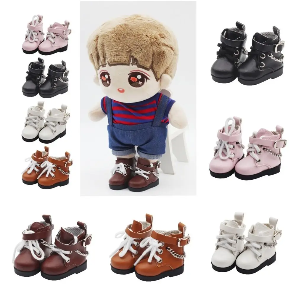 1 paio di mini scarpe da bambola in pelle PU scarpe a catena mini 4.5 * 2 cm bambola BJD scarpe da bambola PU scarpe da bambola carine stivali da bambola EXO bambole del corpo