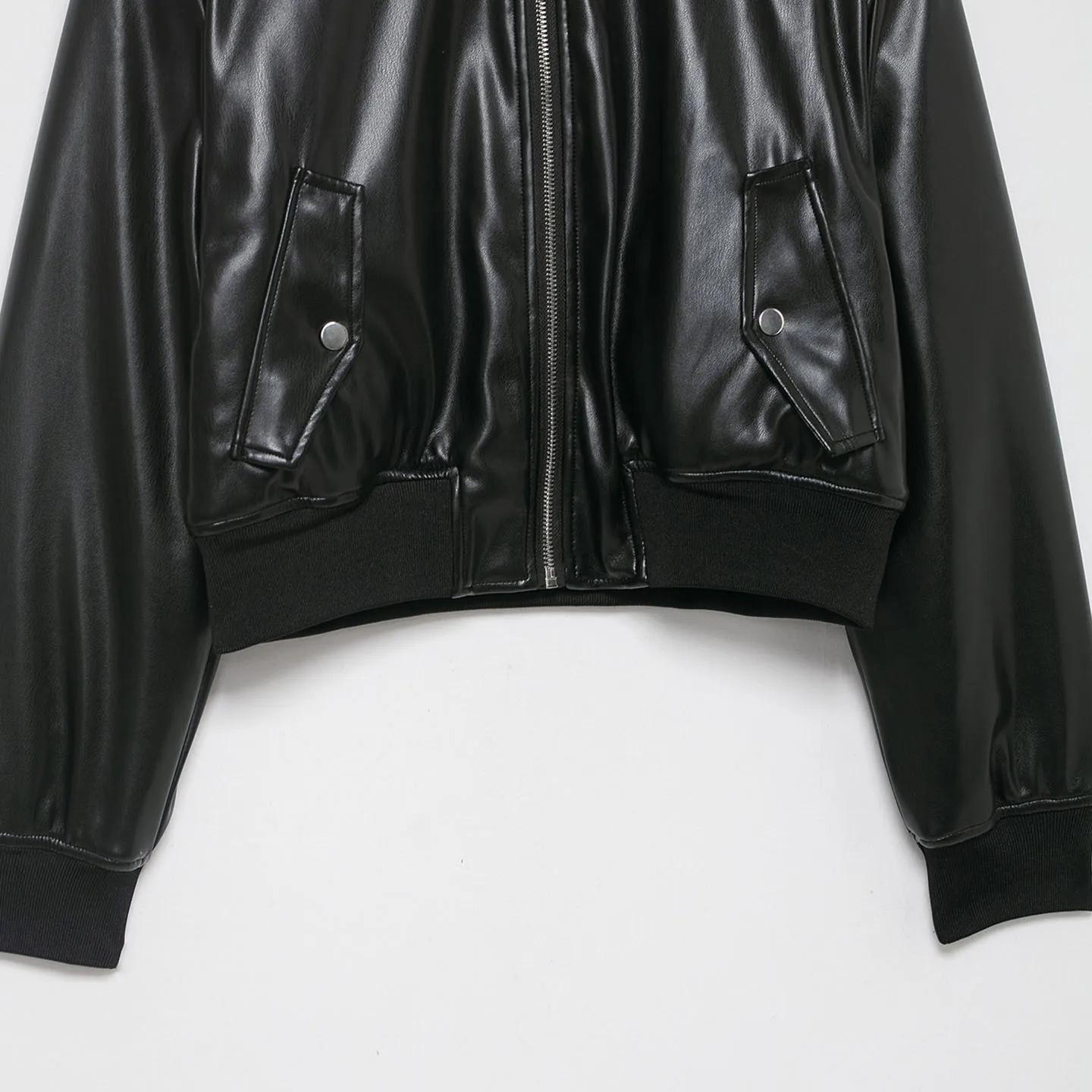 ファッショナブルなルーズフィットのバイクスタイルパイロットショートジャケット レディース 2025年秋新作 Zブランド ヨーロッパスタイル 長袖 ジッパー開閉