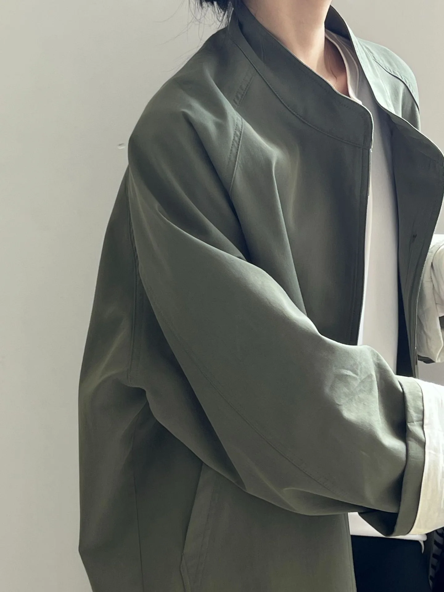 Gabardina de longitud media con cuello levantado de estilo británico para mujer en otoño e invierno 2025, nuevo abrigo informal y de alta gama