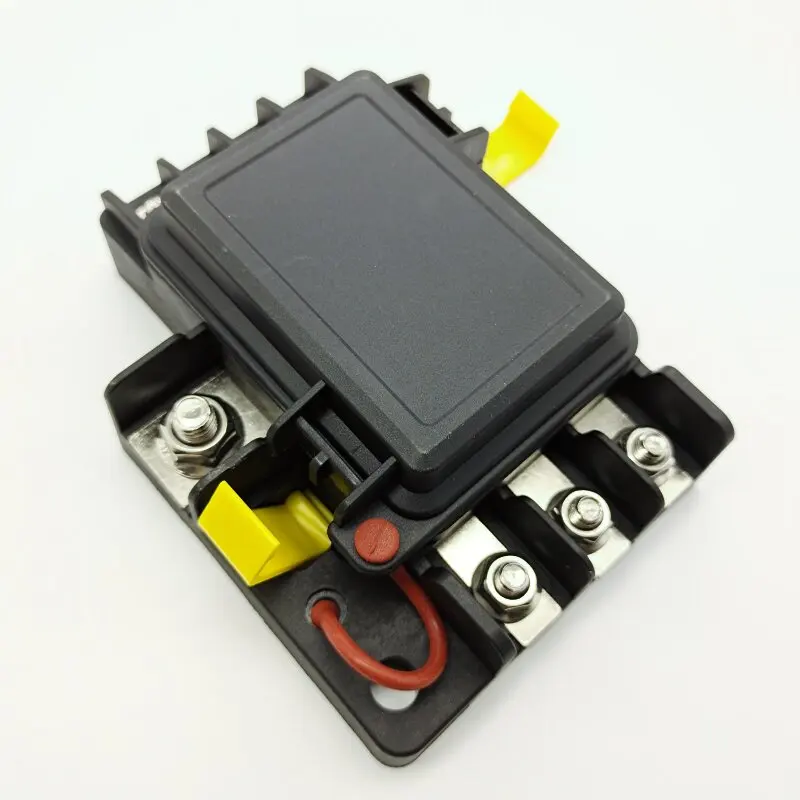 For car battery power distribution wiring fuse box off-road vehicle RV modified multi-way fuse holder universal