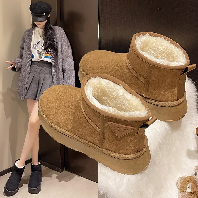 

Large Size Winter Snow Boots Women's Fleece Lined Fur Integrated Bread Shoe Thick Bottom Casual Rubber Boots for Daily Use