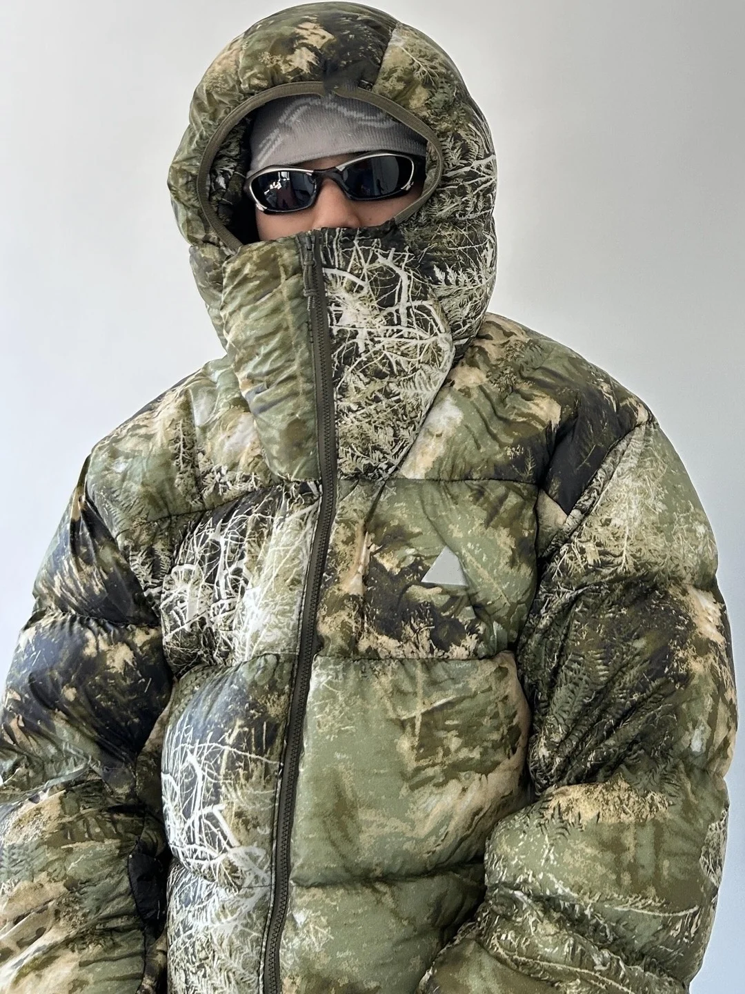 

Американская уличная камуфляжная светоотражающая хлопковая куртка с капюшоном, теплая, для пар, повседневная, с длинными рукавами, на молнии