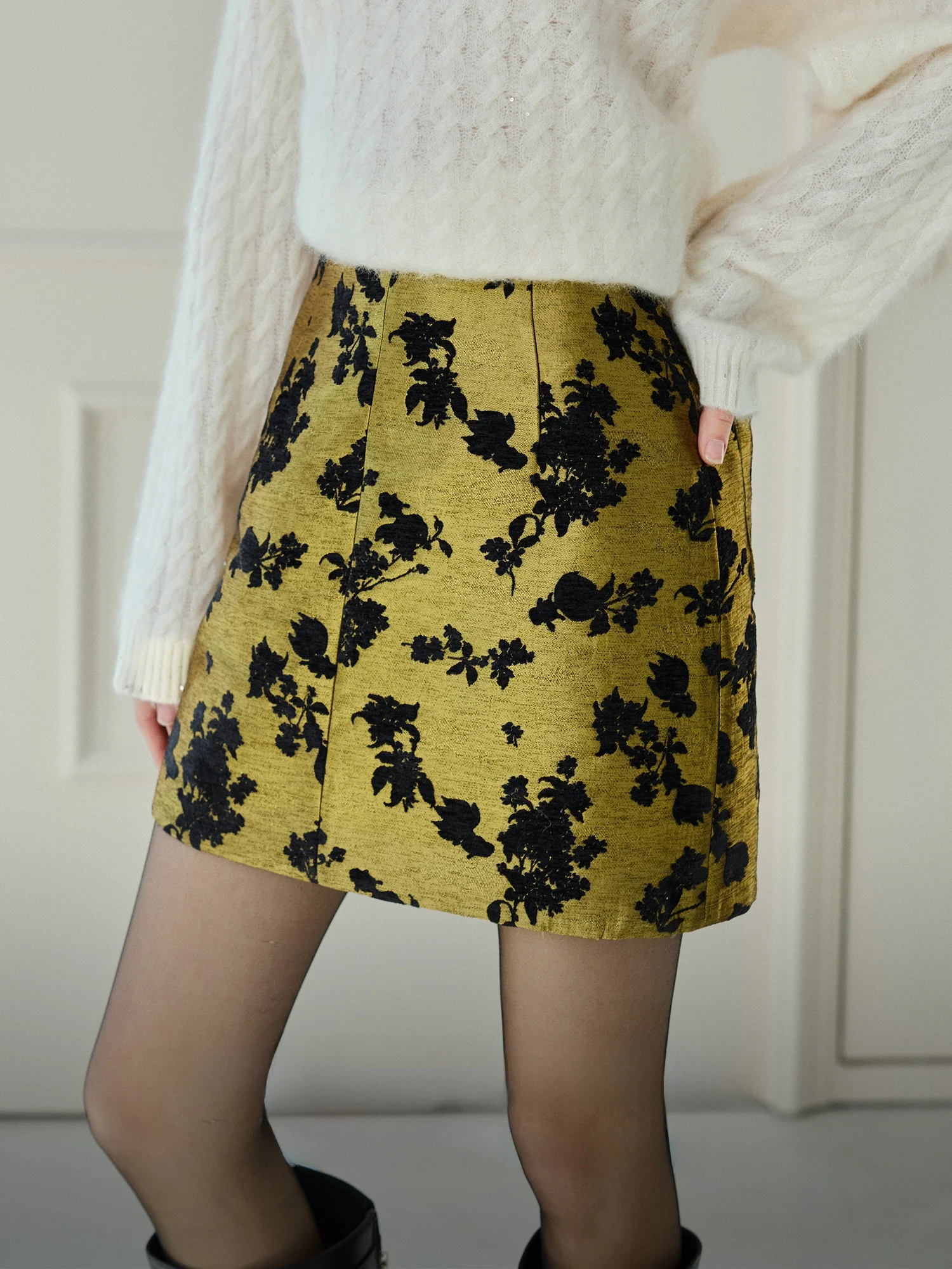 하이웨이스트 스트레이트 컷 헴 스커트 양면 착용 가능 플로럴 자수 원단 여성 패션 출퇴근용 폴리에스터 섬유 A라인 스커트