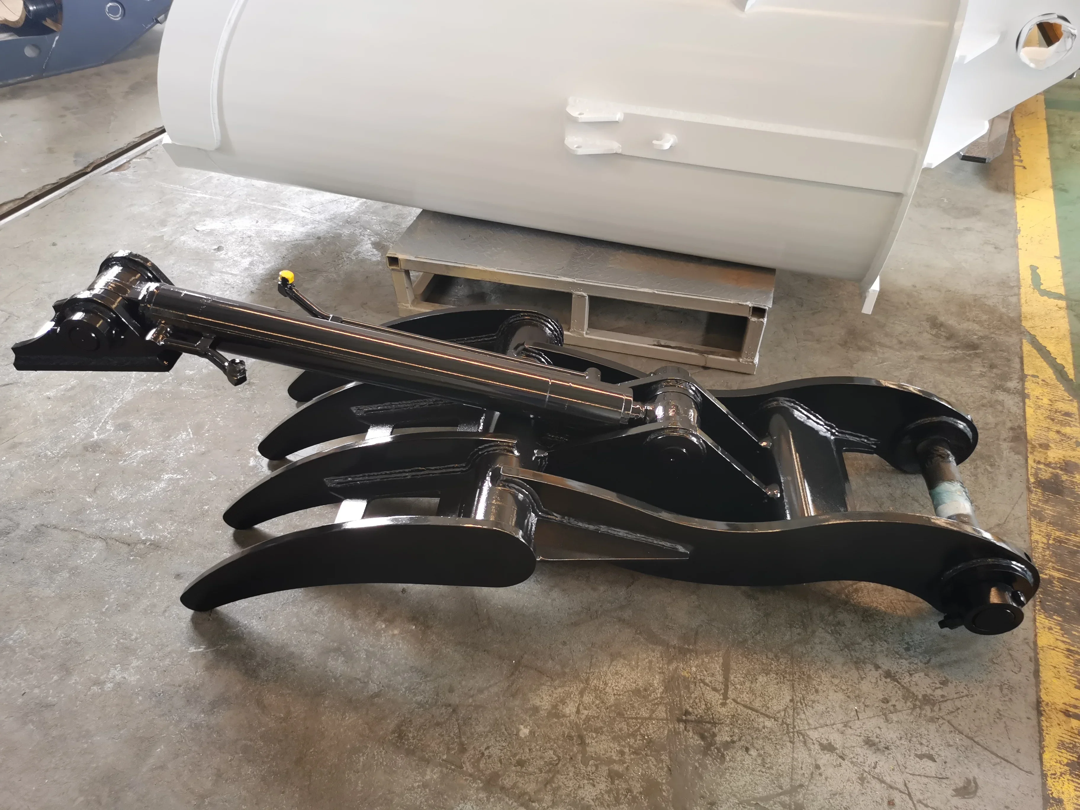 Hydraulic Thumb Kit for Excavator Bucket Grab Compatible with 12/20/30 Ton Models CA 320C - Durable Excavator Accessories