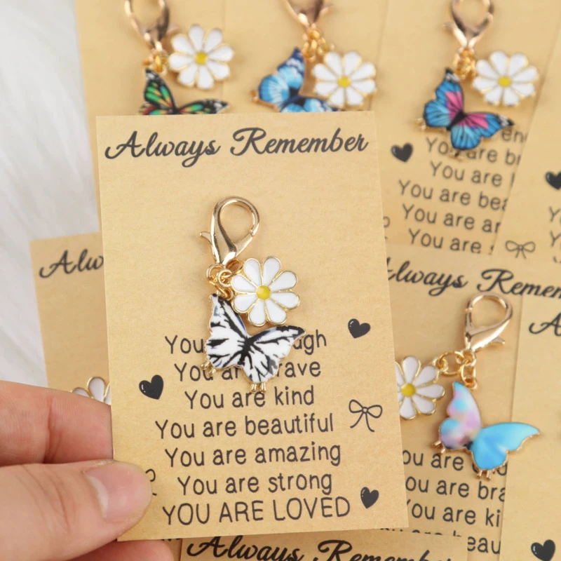Ensemble de 12 porte-clés de la série 2dCute Butterfly, livré avec une carte de rappel pour toujours se souvenir de encourager la motivation. Le papillon symbolise le courage.