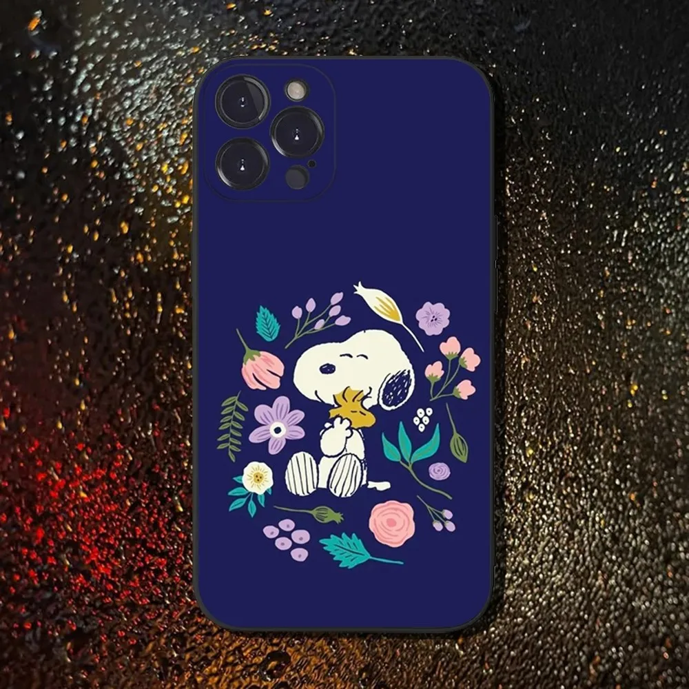 Casing Ponsel Kartun S-snoopys untuk iPhone 16,15,14,13,12,11 Plus,Pro Max,XS,X,XR,SE,Mini,8,7, Sampul Hitam Silikon Lembut