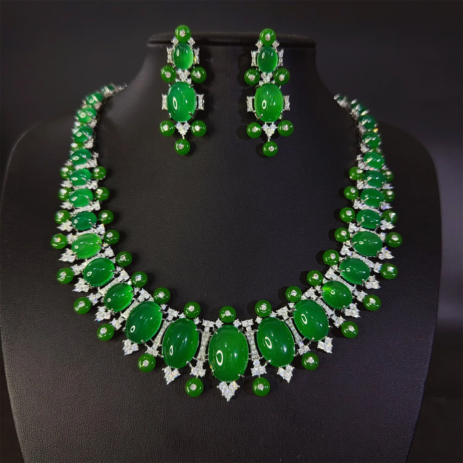 Fashion New Design Premium stereo Green Set Necklace Earrings Women's Decoration Light Luxury Jewelry Wedding Holiday Gift M-909