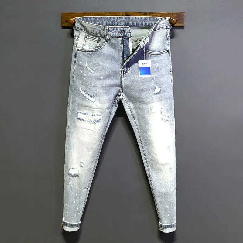 Calça lápis jeans azul claro masculina, jeans rasgado com ajuste fino e elástico, designer vintage, moda de rua casual, retrô