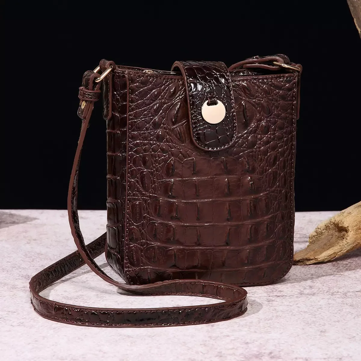 

Crocodile Leather Crossbody Phone Bag Fashionable Casual Handbag Adjustable Shoulder Strap Small Niche Single Shoulder Handbag