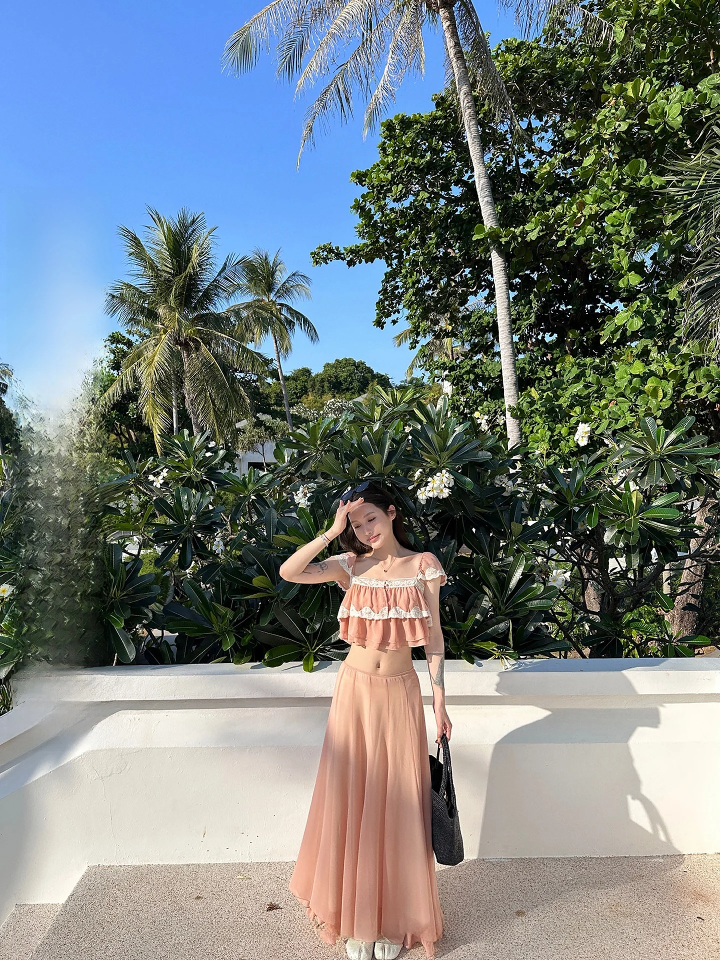 

Розовый комплект: футболка с кружевной отделкой и коротким рукавом, квадратным вырезом, и свободная юбка миди на весну, комплект из двух предметов, платье-миди