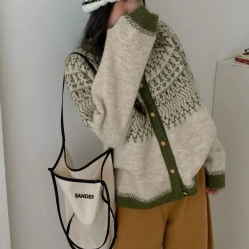 

Женский осенне-зимний винтажный жаккардовый вязаный кардиган в сочетании с новым свободным и ленивым курткой-свитером 2025 года.