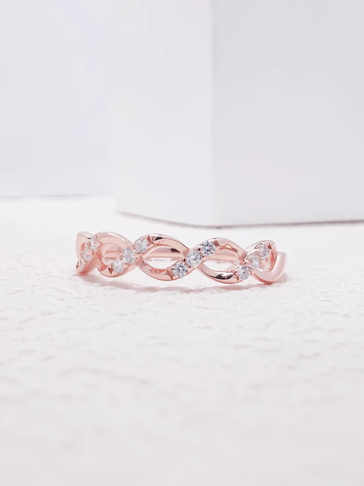 

Женское кольцо из серебра 925 пробы, с цирконием