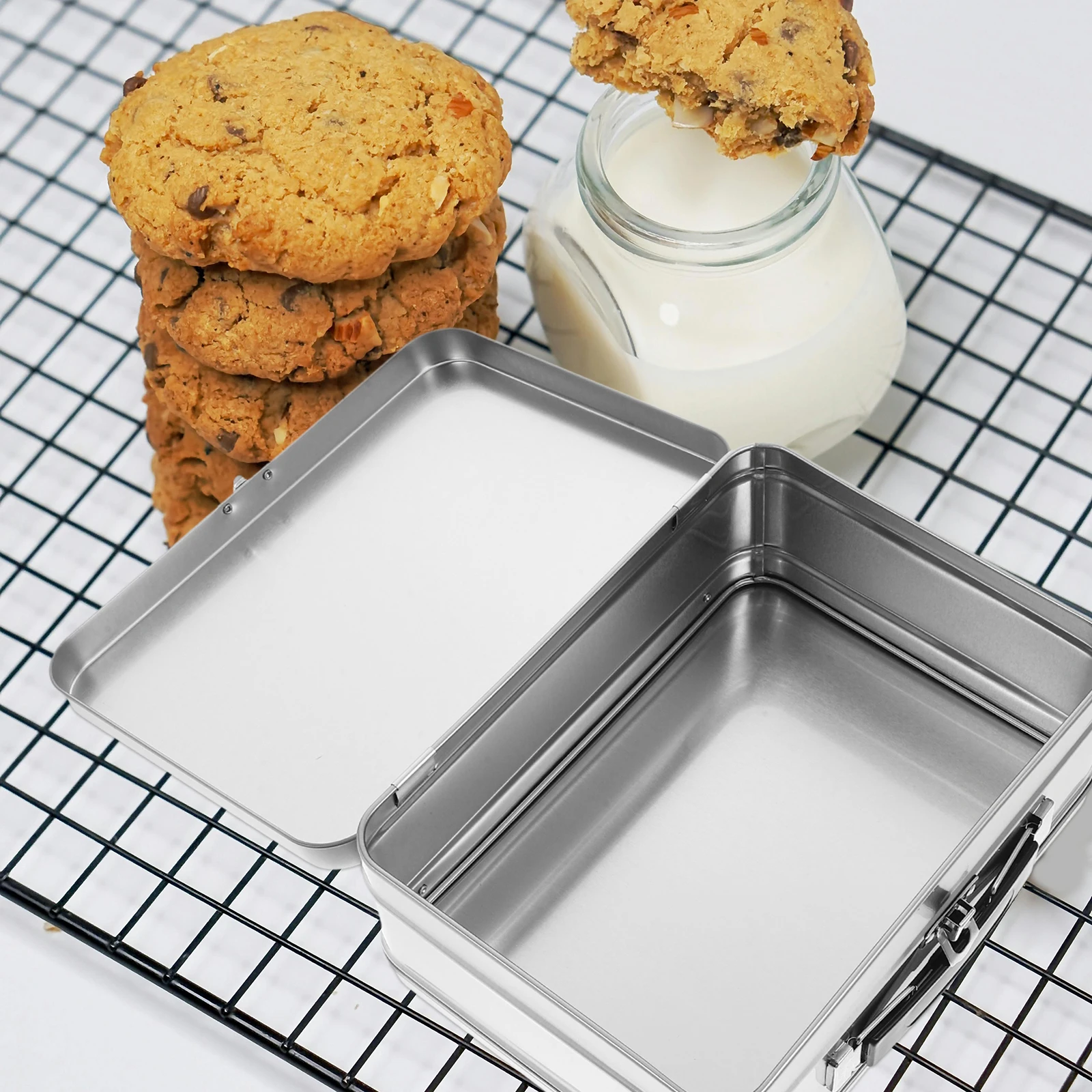 

Tinplate Lunch Box Vintage Decor Decorative Boxes with Lids Silver Cookie Tins for Baking Travel