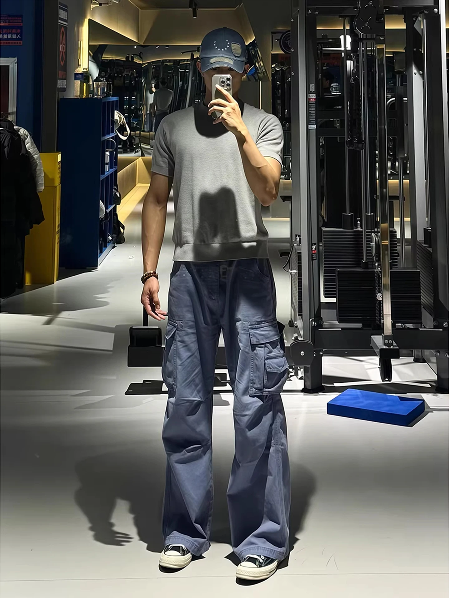 

Мужские рабочие брюки синего цвета с эффектом потертости, в американском стиле, с большими карманами, для весны и осени, джинсы с дизайнерскими элементами и карманами-«ножами»