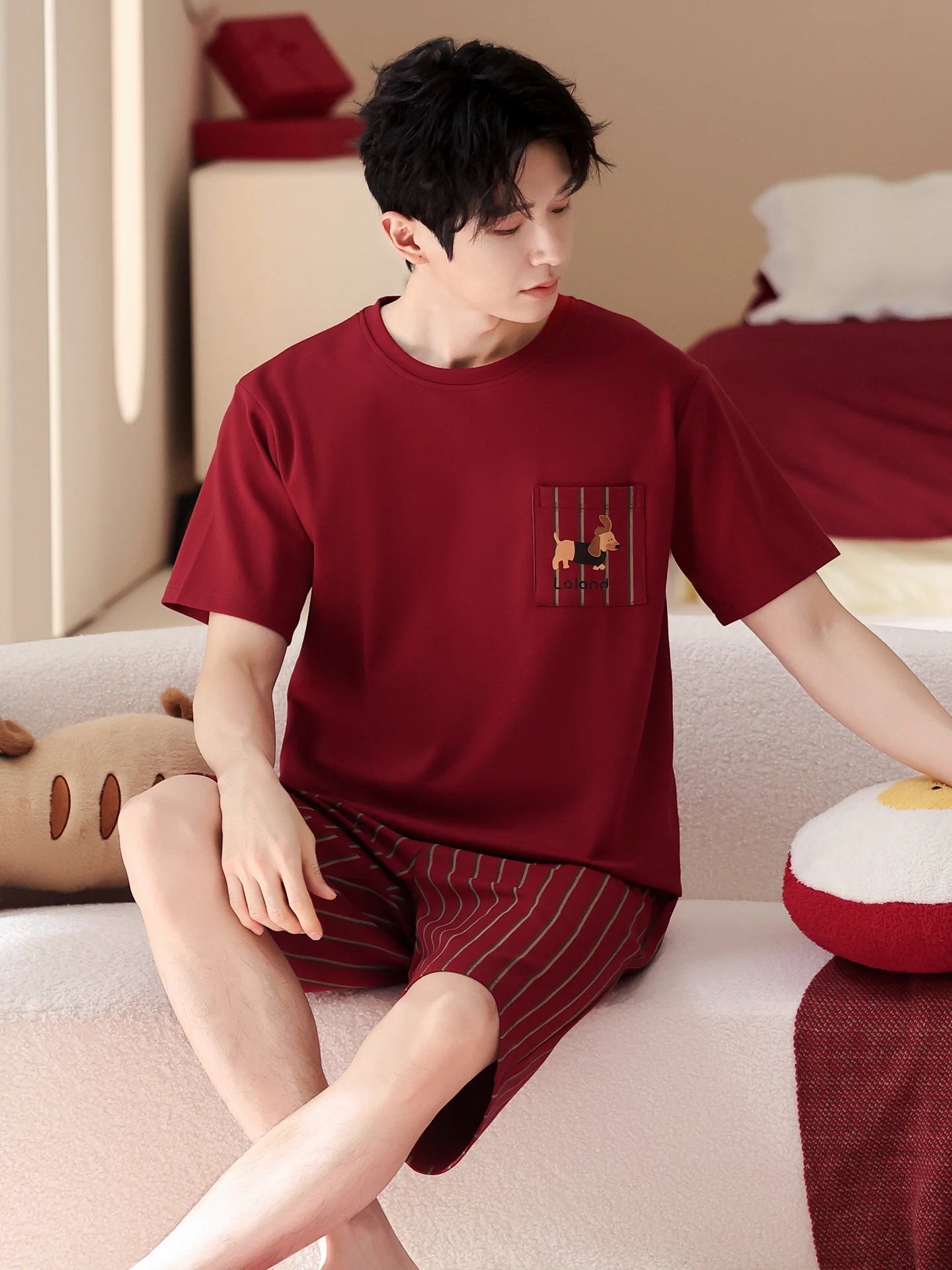 レッドサマースリープウェア半袖コットンパジャマメンズウェディングスーツホーム服ショートパンツラウンドネックカジュアルスタイル男性用