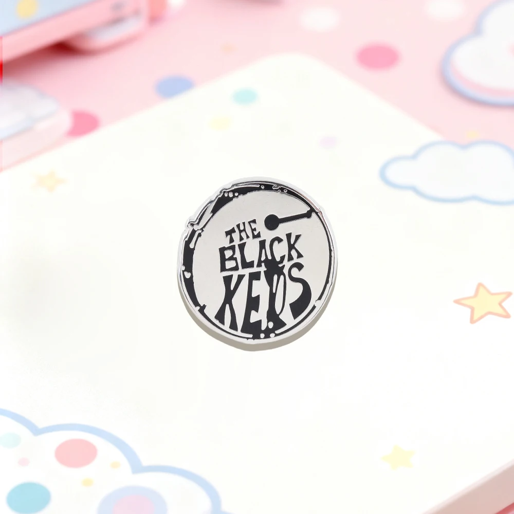 The Black Keys, rundes Abzeichen, Rockband, Trommel, Trommelform, Brosche, vereinfachter Text, schwarz-graue Metallnadel, für Fans, Sammlerstück, Dekoration, Geschenk. – Detail 4