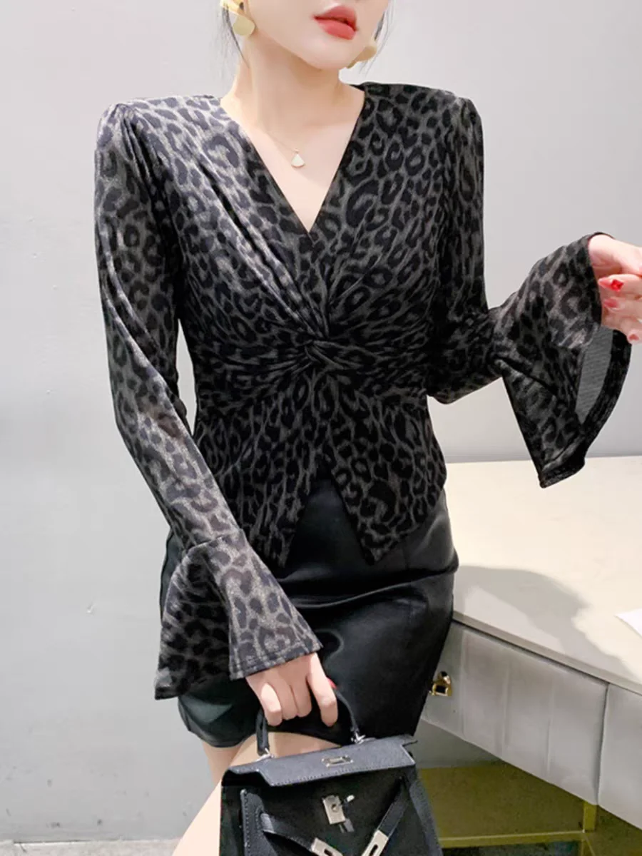Leopardo impressão alargamento de manga comprida camiseta feminina torcido com decote em v topos moda feminina elástico t camisa primavera outono feminino