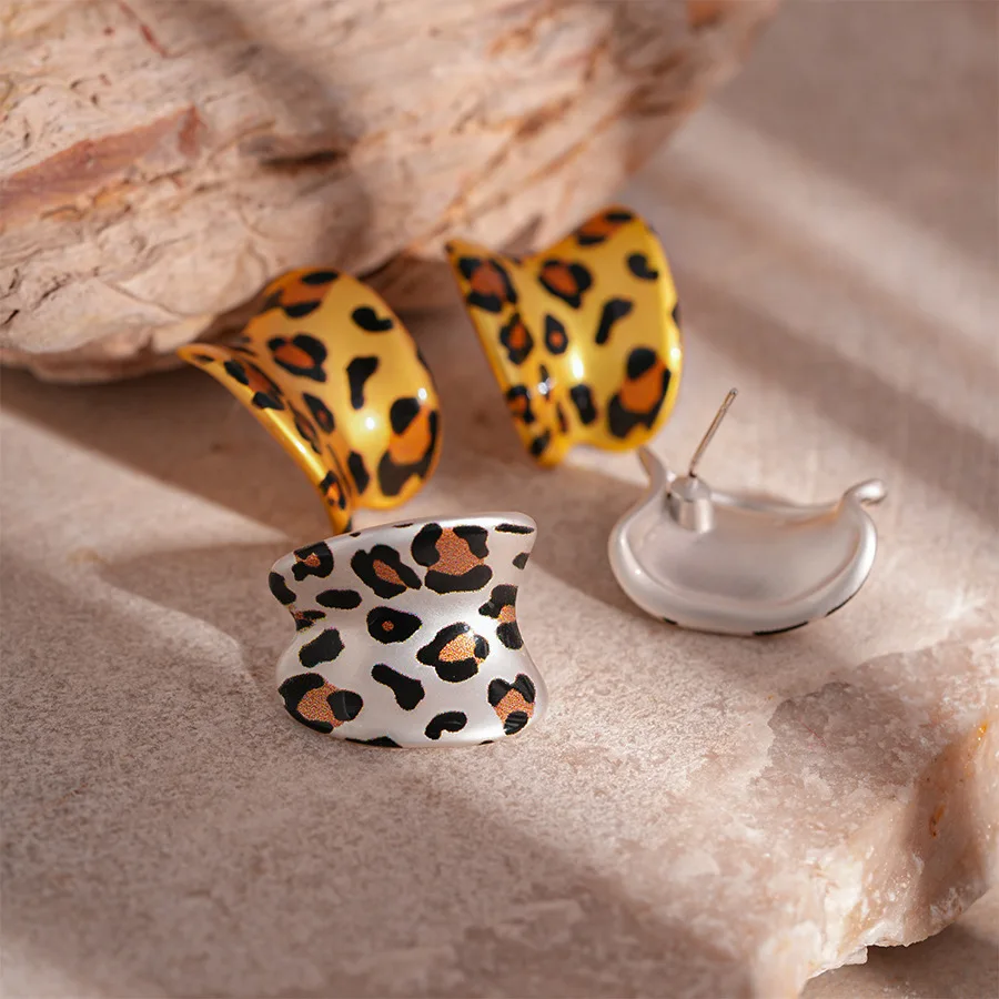 Retro leopard print creative butterfly, stud earrings, exaggerated niche temperament, high-end fashion ins earrings for women