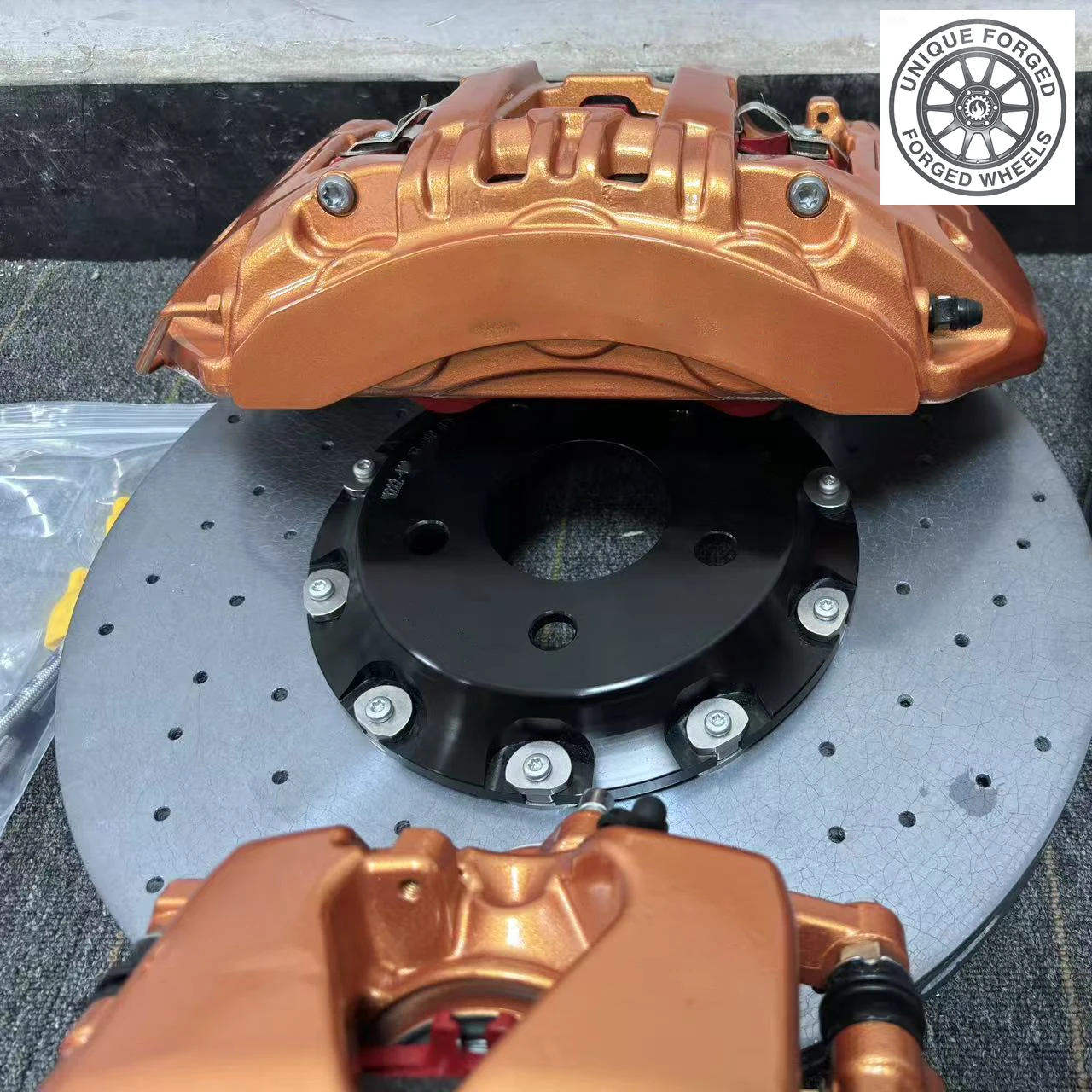 

Braking System Ceramic Disc, Front 6 Piston Calipers, Rear 1 Piston Brake Calipers for A45 C63 E63 S63 G63 G55 Series