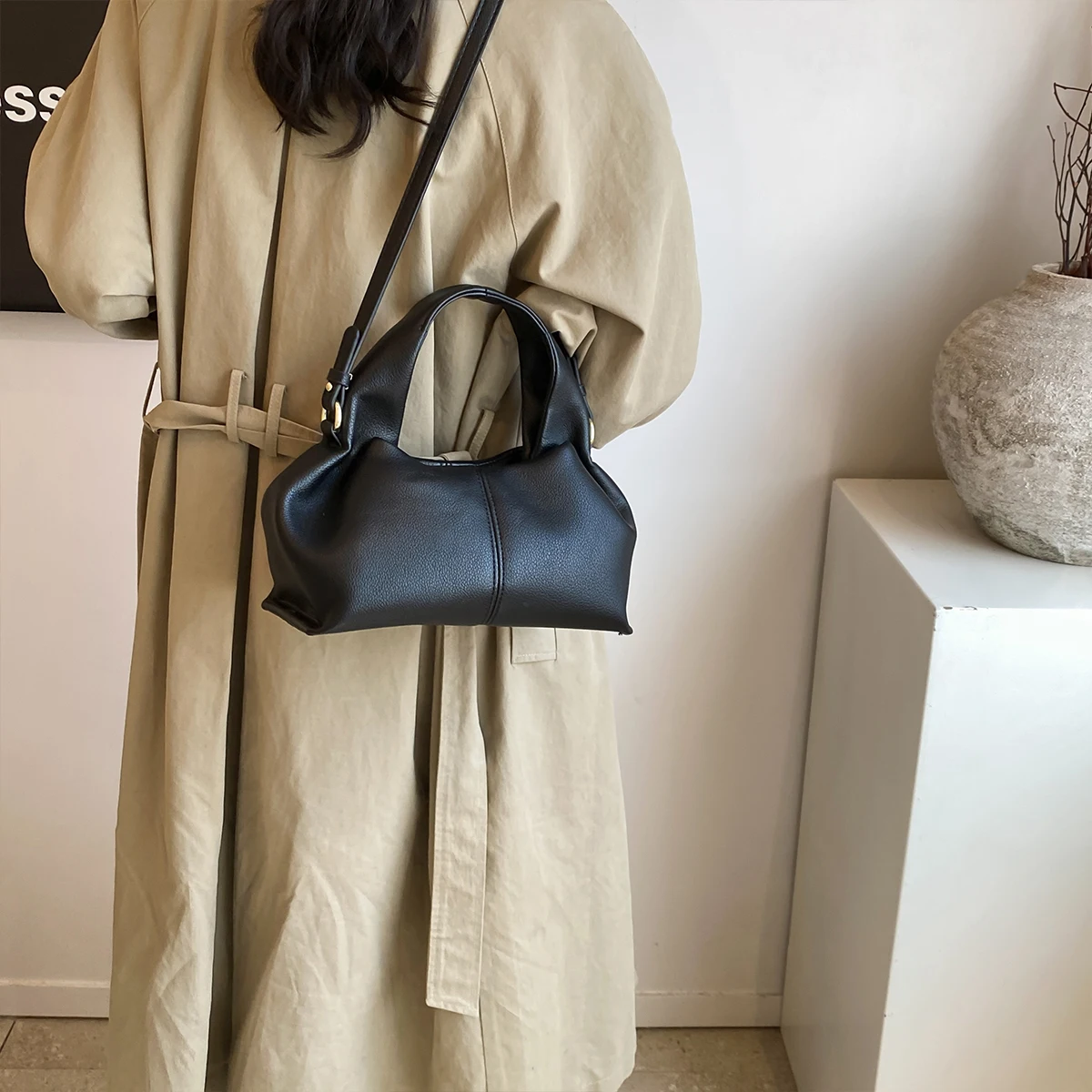 

Женская роскошная классическая стеганая сумка на плечо, легкая, большая вместительная, с магнитной застежкой, с двумя ручками, регулируемый ремень, для путешествий, бизнеса