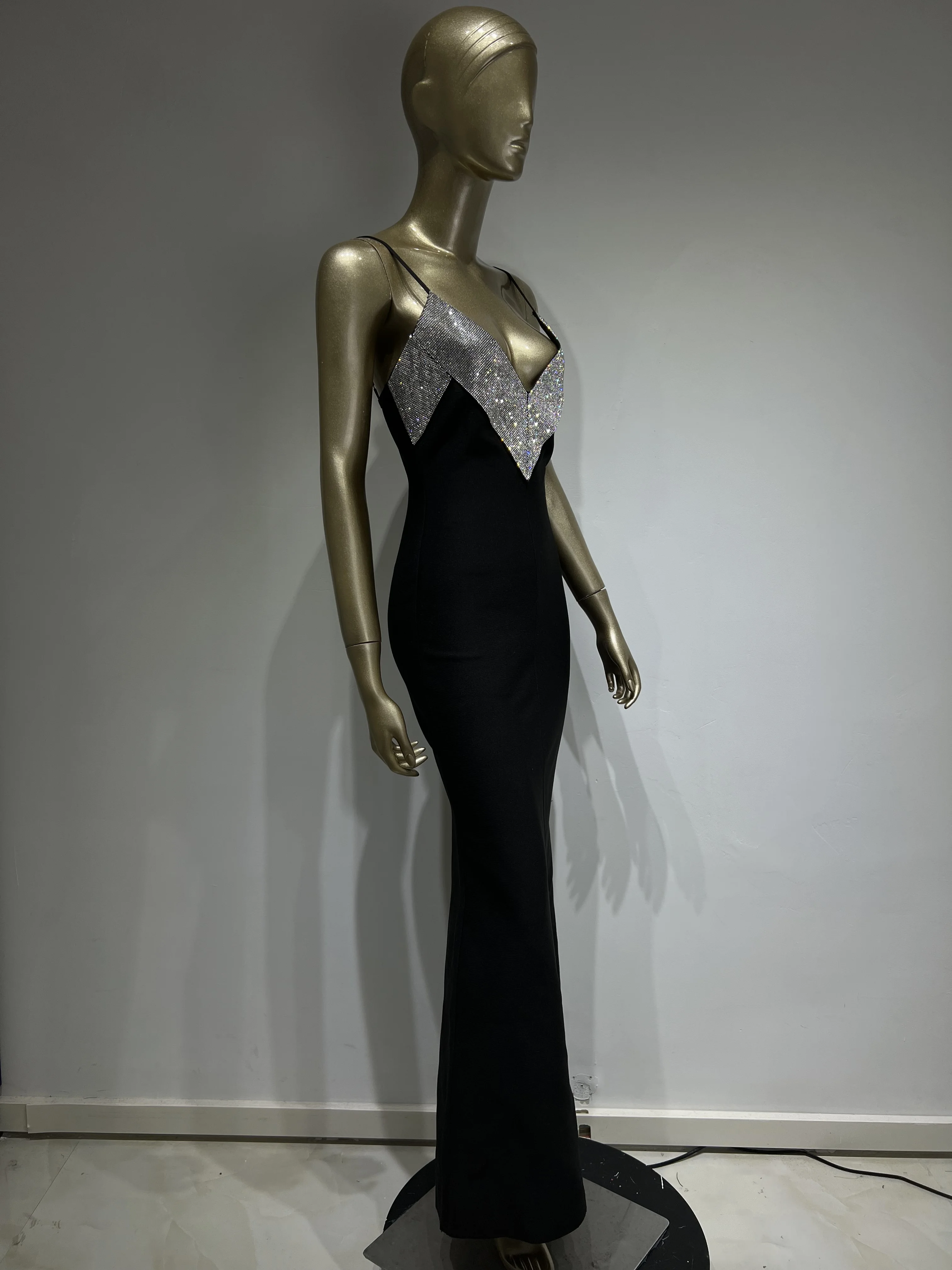 Kobiety lato Sexy V Neck Backless Crystal Black Diamonds bandaż Maxi sukienka 2023 dzianiny elegancka wieczorowa, klubowa Party Dress