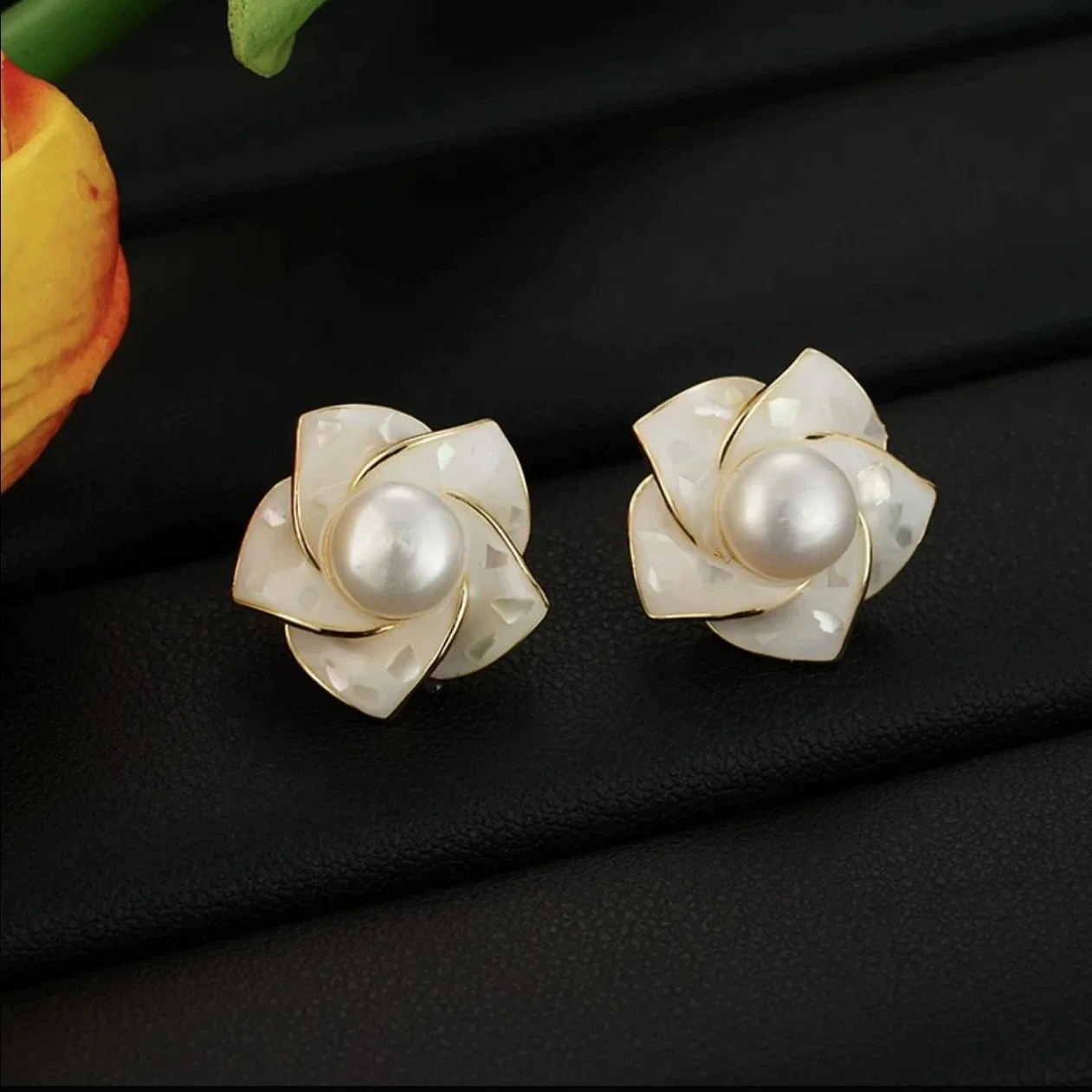 White Red Flower Stud Earrings for Women Enamel Oil Petals Imitation Pearl Earrings Blooming Gardenia Flowers Trendy Jewelry