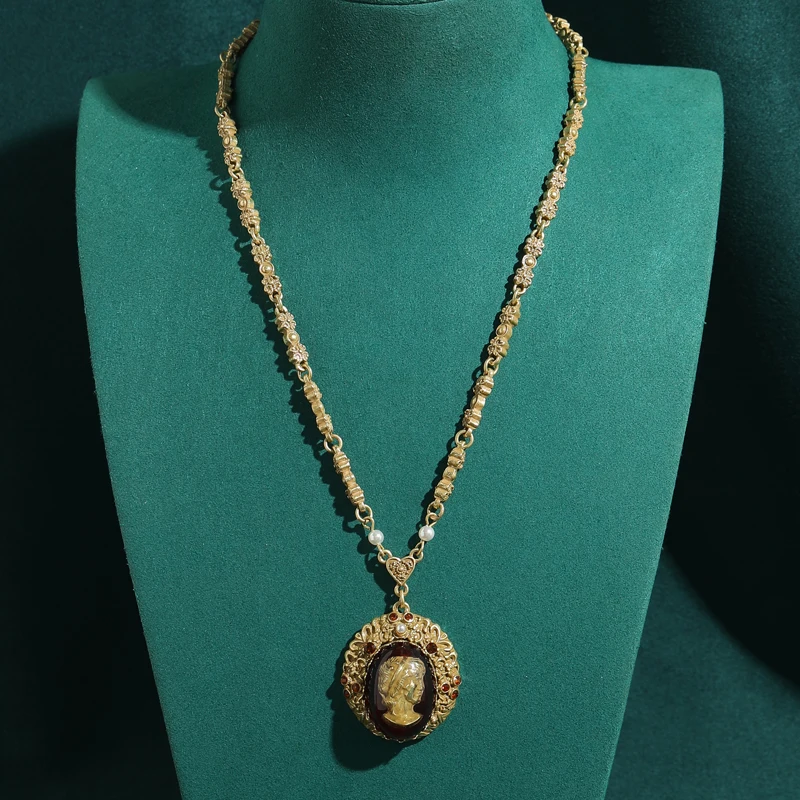 

Vintage Long Red Rhinestone Gold Color Cameo Head Pendent Necklace Wedding Bridal Jewelry Accessories For Women 2026 Trends Gift