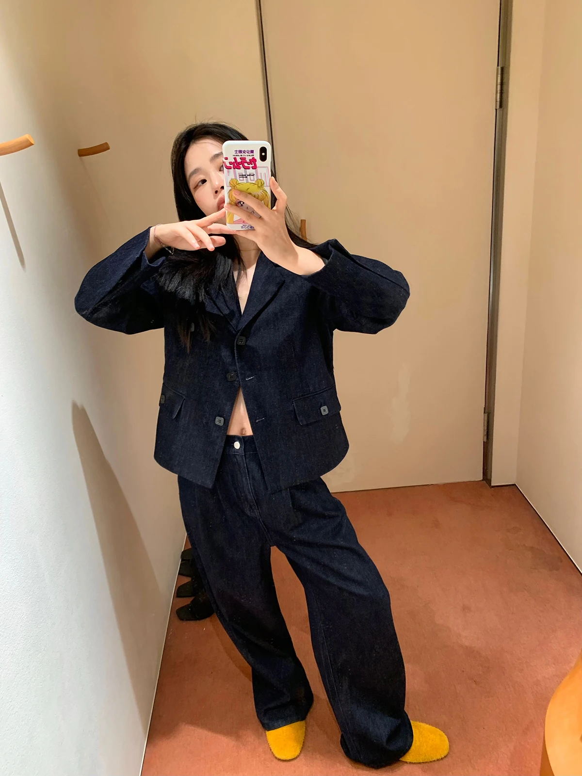 

Классический джинсовый костюм с прямой курткой и брюками, модный повседневный комплект из утолщенного хлопка для женщин на осень-зиму...