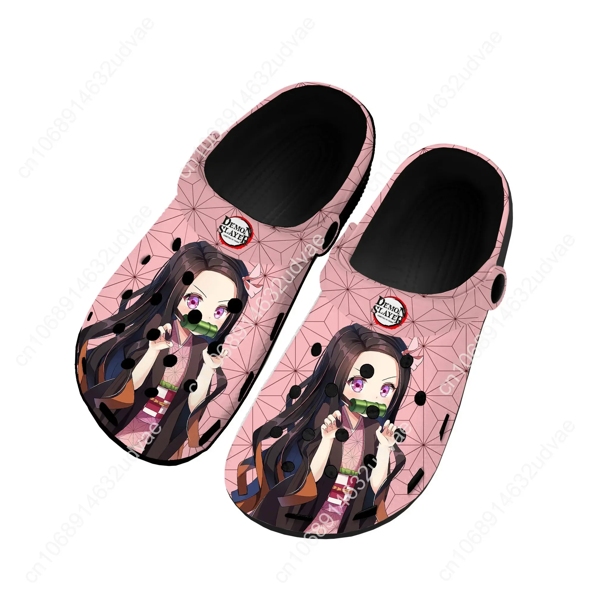 Demon Slayer Kimetsu No Yaiba zuecos de casa, zapatos de agua personalizados, Tanjirou Nezuko, zapatillas de agujero de playa de jardín para adolescentes, hombres y mujeres