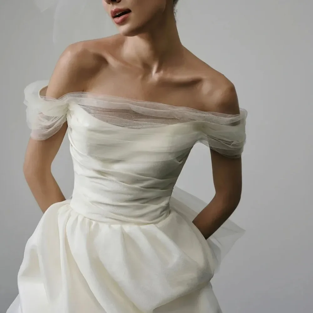 Robe de mariée trapèze à col bateau moderne, courte, avec poignées amovibles, en tulle, avec traîne